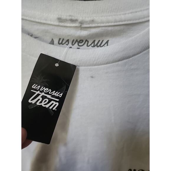 U.V.T. Us Verses Them Mens BOULEVARD SHIRT surf Skate LARGE NWT A129 Read - Picture 2 of 5